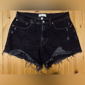 31/12 Black Abercrombie & Fitch “The Boyfriend Short - Mid-Rise - Curve Love”.